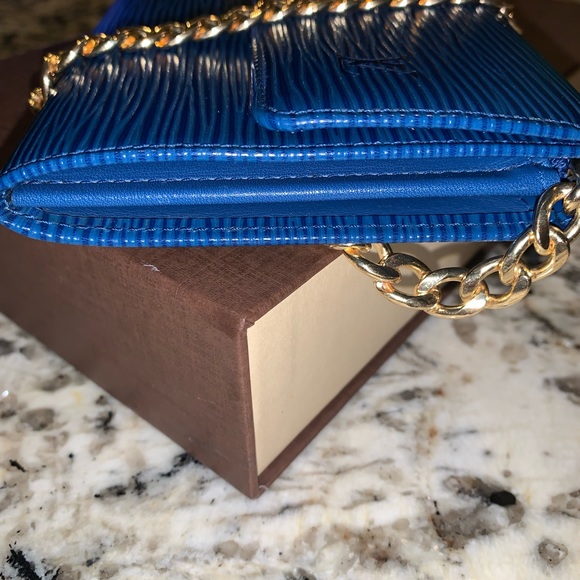Authenticated Louis Vuitton epi wallet Authentic - Picture 11 of 14